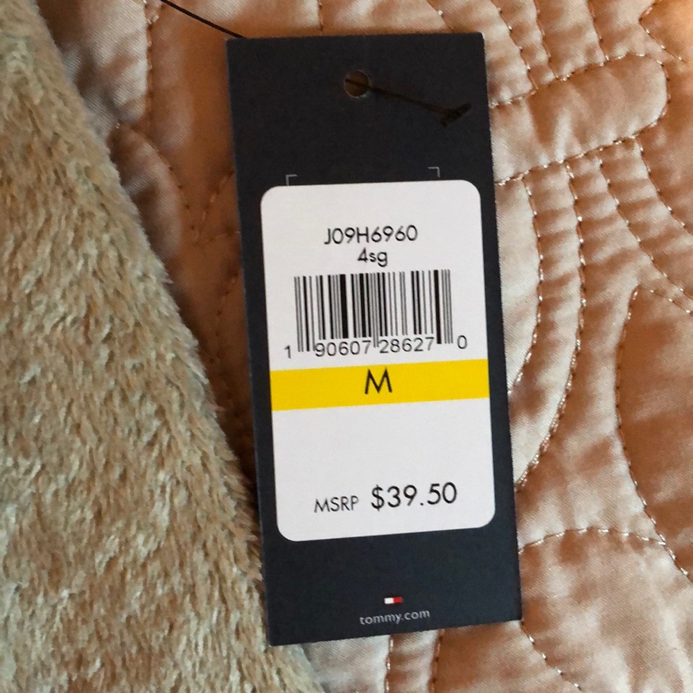 NWT Tommy Hilfiger M Tee!! - Picture 6 of 8